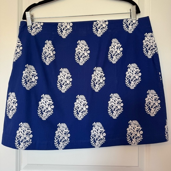 Vineyard Vines Women’s Blue and White Patterned Skirt - Picture 2 of 6